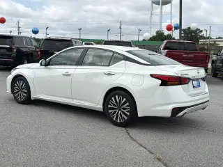 Nissan Altima 2023 2.5 SV 4dr Sedan