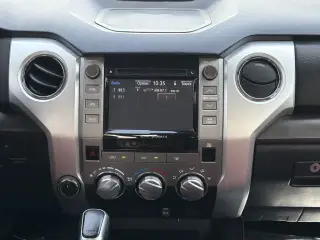 Toyota Tundra 2018 4x4 SR5 4dr CrewMax Cab Pickup SB (5.7L V8 FFV)