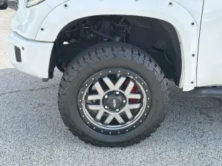 Toyota Tundra 2018 4x4 SR5 4dr CrewMax Cab Pickup SB (5.7L V8 FFV)