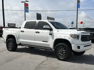 Toyota Tundra 2018 4x4 SR5 4dr CrewMax Cab Pickup SB (5.7L V8 FFV)