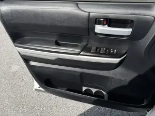Toyota Tundra 2018 4x4 SR5 4dr CrewMax Cab Pickup SB (5.7L V8 FFV)