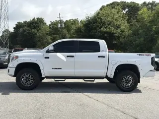 Toyota Tundra 2018 4x4 SR5 4dr CrewMax Cab Pickup SB (5.7L V8 FFV)