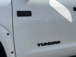 Toyota Tundra 2018 4x4 SR5 4dr CrewMax Cab Pickup SB (5.7L V8 FFV)