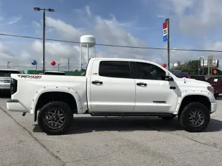 Toyota Tundra 2018 4x4 SR5 4dr CrewMax Cab Pickup SB (5.7L V8 FFV)
