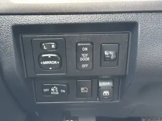 Toyota Tundra 2018 4x4 SR5 4dr CrewMax Cab Pickup SB (5.7L V8 FFV)