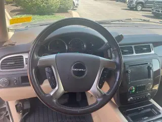 GMC Yukon XL 2007 AWD Denali 4dr SUV