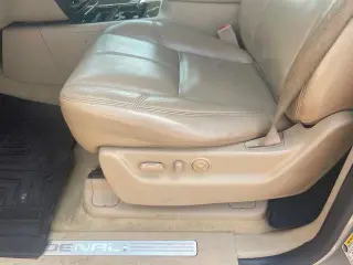 GMC Yukon XL 2007 AWD Denali 4dr SUV