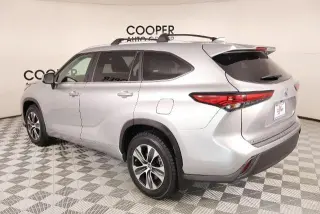 Toyota Highlander Hybrid 2023 XLE 4dr SUV