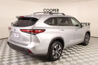 Toyota Highlander Hybrid 2023 XLE 4dr SUV