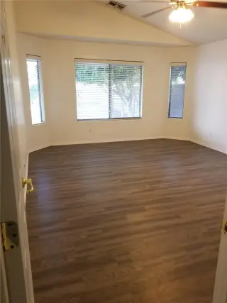 Propiedad en alquiler con 4 habitaciones y 2 baños en Avondale