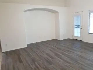 Propiedad en alquiler con 4 habitaciones y 2 baños en Avondale