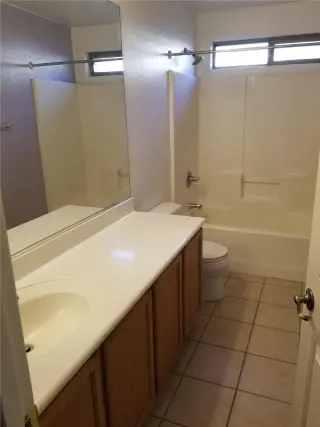 Propiedad en alquiler con 4 habitaciones y 2 baños en Avondale