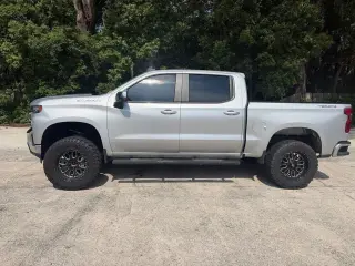 Chevrolet Silverado 1500 2020 4x4 LT Cabina Doble de 4 puertas, caja corta de 5.8 pies