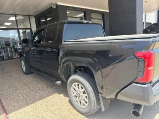 Toyota Tacoma 2024 4x4 SR 4dr Double Cab 5.0 ft SB 8A