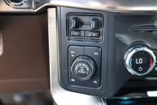 Ford F-150 2021 4x4 King Ranch 4dr SuperCrew 5.5 ft. SB