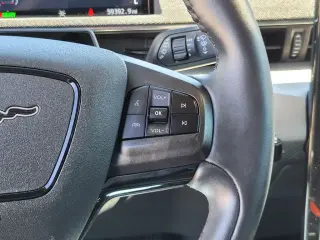 Ford Mustang Mach-E 2023 Select 4dr SUV