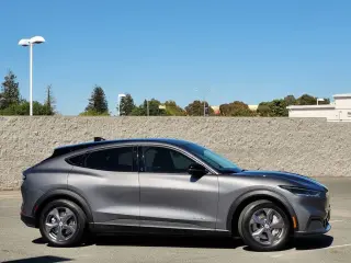 Ford Mustang Mach-E 2023 Select 4dr SUV