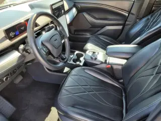 Ford Mustang Mach-E 2023 Select 4dr SUV
