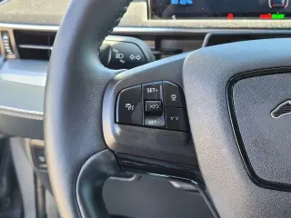 Ford Mustang Mach-E 2023 Select 4dr SUV