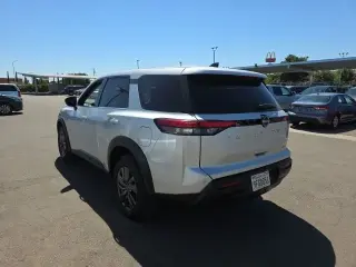 Nissan Pathfinder 2023 AWD S 4dr SUV