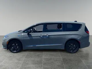 Chrysler Pacifica Plug-In Hybrid 2023 Limited 4dr Mini-Van