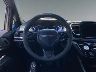 Chrysler Pacifica Plug-In Hybrid 2023 Limited 4dr Mini-Van