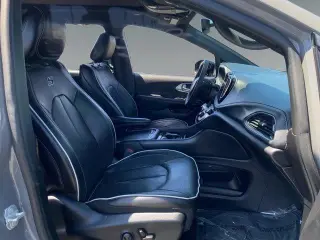 Chrysler Pacifica Plug-In Hybrid 2023 Limited 4dr Mini-Van