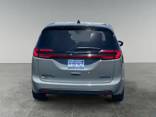 Chrysler Pacifica Plug-In Hybrid 2023 Limited 4dr Mini-Van
