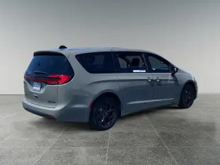 Chrysler Pacifica Plug-In Hybrid 2023 Limited 4dr Mini-Van