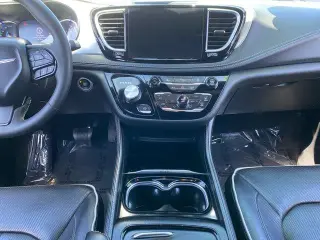 Chrysler Pacifica Plug-In Hybrid 2023 Limited 4dr Mini-Van