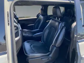 Chrysler Pacifica Plug-In Hybrid 2023 Limited 4dr Mini-Van