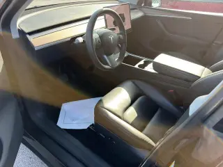 Tesla Model Y 2023 AWD Long Range 4dr Crossover