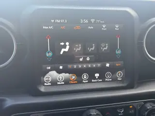 Jeep Wrangler Unlimited 2018 4x4 Sahara 4dr SUV (midyear release)