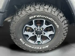 Jeep Wrangler Unlimited 2018 4x4 Sahara 4dr SUV (midyear release)