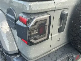 Jeep Wrangler Unlimited 2018 4x4 Sahara 4dr SUV (midyear release)