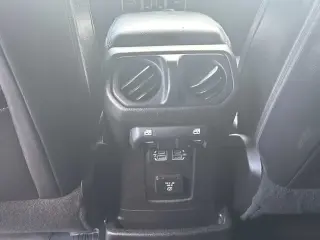 Jeep Wrangler Unlimited 2018 4x4 Sahara 4dr SUV (midyear release)