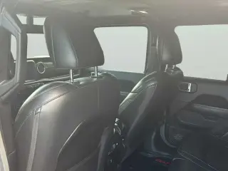 Jeep Wrangler Unlimited 2018 4x4 Sahara 4dr SUV (midyear release)