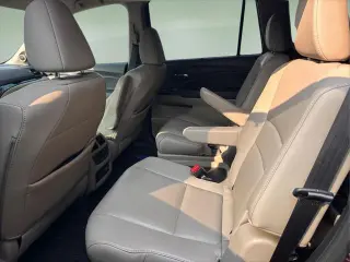 Honda Pilot 2021 Touring 4dr SUV w/Rear Captain's Chairs