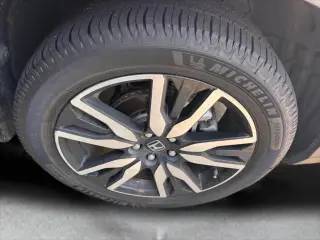Honda Pilot 2021 Touring 4dr SUV w/Rear Captain's Chairs
