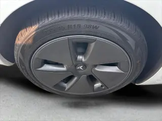 Tesla Model 3 2023 4dr Sedan