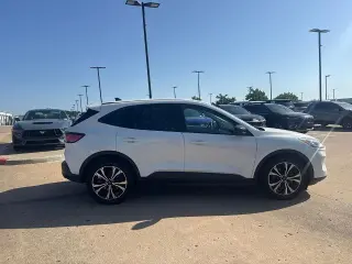 Ford Escape Hybrid 2021 SE 4dr SUV