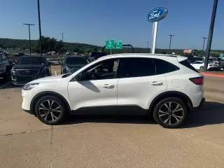 Ford Escape Hybrid 2021 SE 4dr SUV