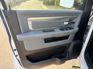 Ram 1500 Classic 2019 4x4 SLT 4dr Crew Cab 5.5 ft. SB Pickup
