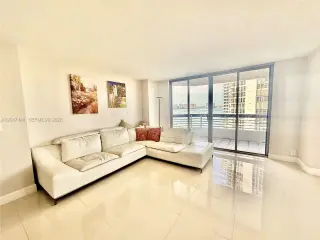 Propiedad en alquiler con 2 habitaciones y 2 baños en Aventura