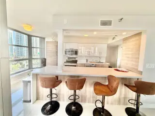 Propiedad en alquiler con 2 habitaciones y 2 baños en Aventura