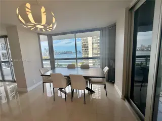 Propiedad en alquiler con 2 habitaciones y 2 baños en Aventura