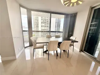 Propiedad en alquiler con 2 habitaciones y 2 baños en Aventura