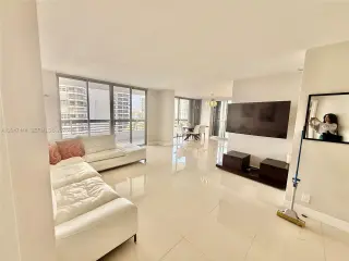 Propiedad en alquiler con 2 habitaciones y 2 baños en Aventura