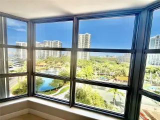Propiedad en alquiler con 2 habitaciones y 2 baños en Aventura