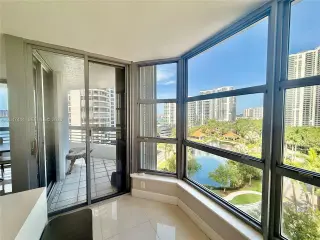 Propiedad en alquiler con 2 habitaciones y 2 baños en Aventura